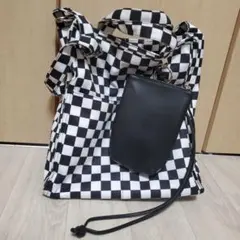 LOWRYS FARM パソコンも楽々入る多機能バッグ