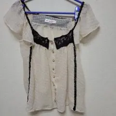 abc une faceのシフォンのレース柄のブラウスのサムネイル