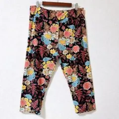 花柄 クロップドパンツ 裾ストレート 3L 黒赤黄 綿混 カラフル ゆったり