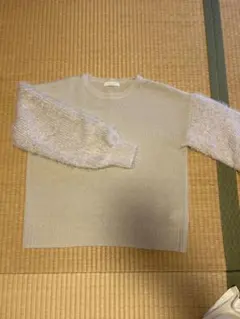 ニットセーター 長袖 ベージュ ふわふわ袖