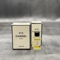 未開封 CHANEL No.19 ミニ香水 2個セット パルファムのサムネイル