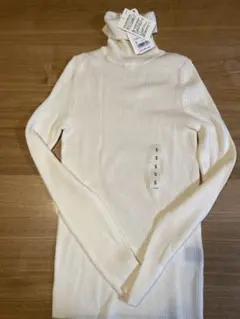 (新品)UNIQLO オフホワイト リブタートルネック S