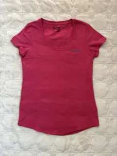 patagonia ピンク Tシャツ