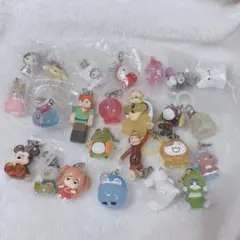 めじるしアクセサリー　ガチャガチャキーホルダー　まとめ売り　30点 ガチャガチャ キーホルダー めじるしアクセサリー等 まとめ売り30点