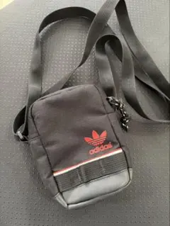 adidas アディダス ロゴ ミニポシェット ブラック 黒