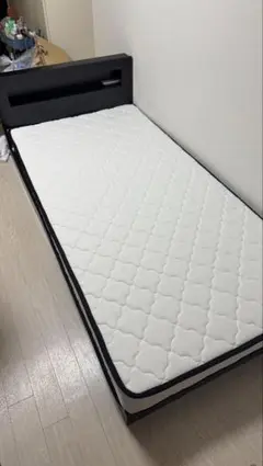 RasikCONCASA シングルベッド ブラックLED照明付きマットレス付き。