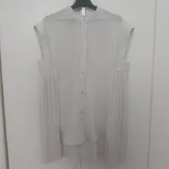 ホワイトプリーツノースリーブシャツのサムネイル