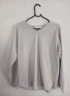 ライトグレー Vネック 長袖Tシャツ Lサイズのサムネイル