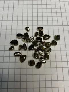 ゴールド不規則形ビーズ　　パーツ　素材　ハンドメイド