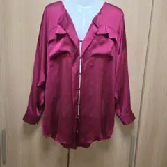 SCOT CLUB長袖 サテンブラウス 深紅 Vネック 美品のサムネイル