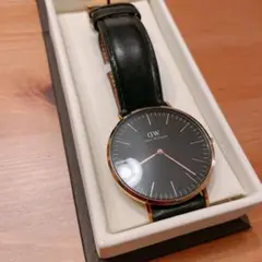 Daniel Wellington ブラックレザー腕時計