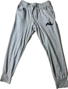 イタリア製　グレーのジョガーパンツ Mサイズ