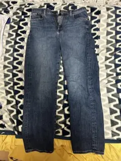 UNIQLO ダークブルー ストレートジーンズ