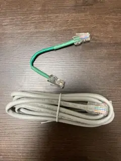 ストレートLANケーブルとコネクタ