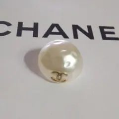 CHANEL パールホワイト ロゴ入りデコレーションパーツ　ボタン