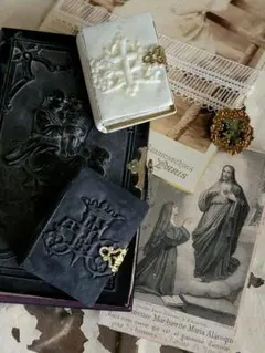 フランスアンティーク 1849年 ミセル 鼈甲 聖母子像 レリーフ装丁 祈祷書 フランスアンティーク 1849年 ミセル 鼈甲 聖母子像 レリーフ装丁 祈祷
