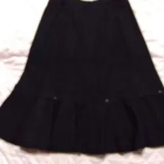 黒いフレアスカート ひざ丈 裾　切り替え造り
