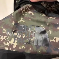 THE NORTH FACE 迷彩ダッフルバッグ