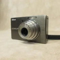Nikon COOLPIX S700 ブラウン 電池+充電器付 - メルカリ