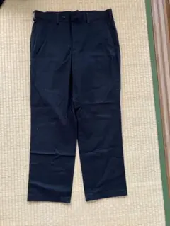 黒のスラックス