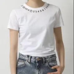 24時間以内発送Maison Margiela ナンバーロゴ Tシャツ ホワイトのサムネイル