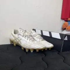 ASICS DS LIGHT PRO サッカースパイク ホワイト/ゴールド