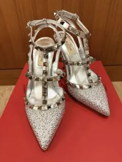 【正規品希少】VALENTINO ロックスタッズ スワロフスキー パンプスのサムネイル