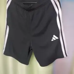 adidas ブラック ハーフパンツ サイドストライプ