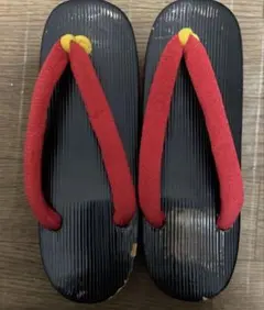 赤い鼻緒のレディース下駄