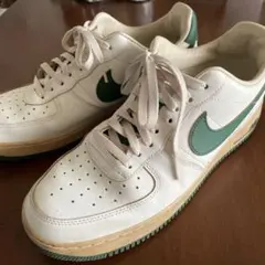 Nike Air Force 1のサムネイル