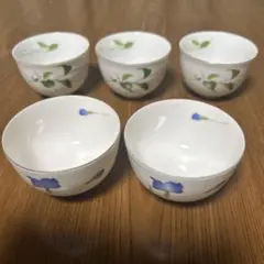 青い花柄の湯飲み5個セット