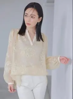 美品anuans（アニュアンス）☆オパールブラウス☆のサムネイル