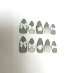 ネイルチップ　緑　スナ系　推し活　推し　メンカラ　ガーリー　白　韓国