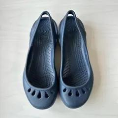 crocs マリンディ W5 ネイビー フラットサンダルのサムネイル