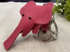 本革手作り　ピンク象型キーホルダー
