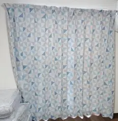 NITORI：遮光2級・遮熱カーテン　幾何学模様　100cm×200cm 2枚