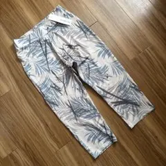 新品タグ付ロイヤルパーティミューズ パンツ リーフ柄 ストレッチ クロップド
