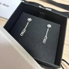 miumiu クリスタル付 メタルピアス ロングのサムネイル