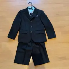 黒フォーマルスーツ ショートパンツ　シャツ　ネクタイ　チーフ付き5点セット