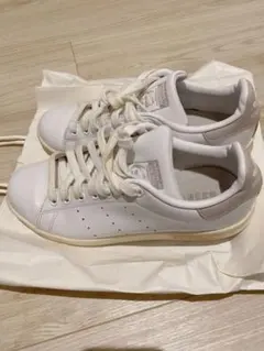 アディダス　スタンスミス　ベージュ