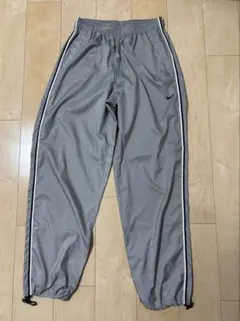 Nike グレー ナイロンパンツ