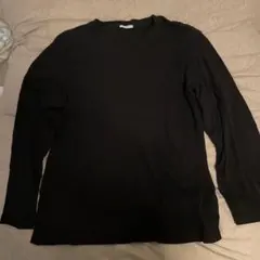 黒い長袖カットソー