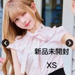 新品未開封　ミシェルマカロン　XS ビジューキルティングリボンブラウスのサムネイル