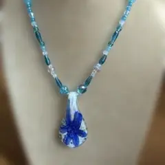 ハンドメイド 瑠璃ネックレス ブルー系 花柄 ペンダント