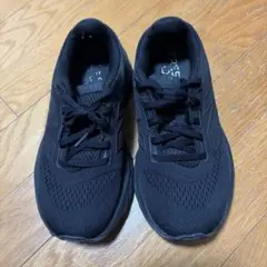 ニューバランス黒スニーカー