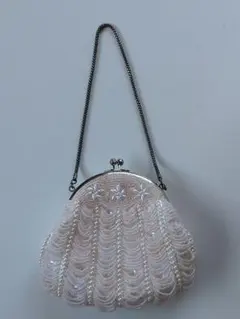 貝殻型ホワイトビーズバッグ