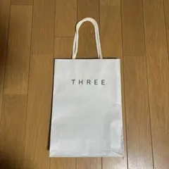 THREE ショップ袋 中型 ホワイト　ショッパー　ギフト用のサムネイル