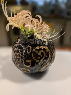 黒釉金彩 陶器 花瓶 一輪挿し