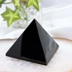 【天然石】高品質モリオン（黒水晶）ピラミッドp121
