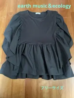 earth music＆ecologyフリル　トップス　フェミニンのサムネイル